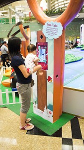 Changi Airport Festive Celebrations: Custom Built Photo Booth
